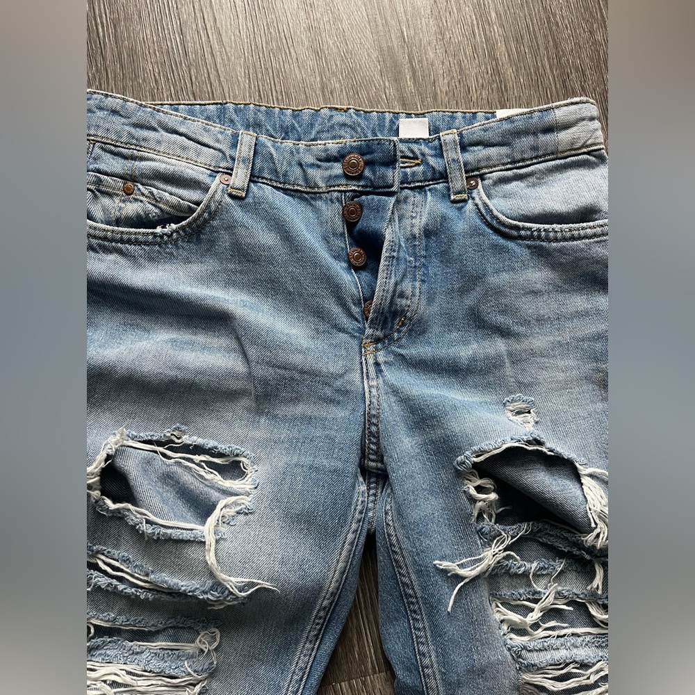 Distressed denim - Picture 2 of 4